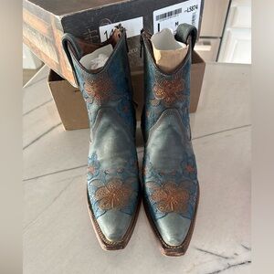 Circle G by Corral flower embroidery blue jean western boots